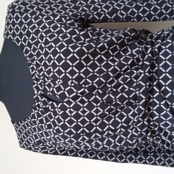 Banana Republic Black and Cream Print Keyhole Blouse Size Small - Picture 2 of 5